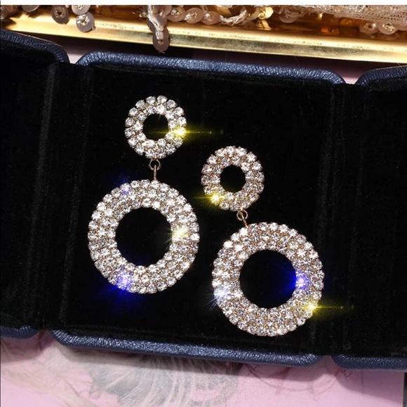 NEW silver dangle earrings - Picture 2 of 3